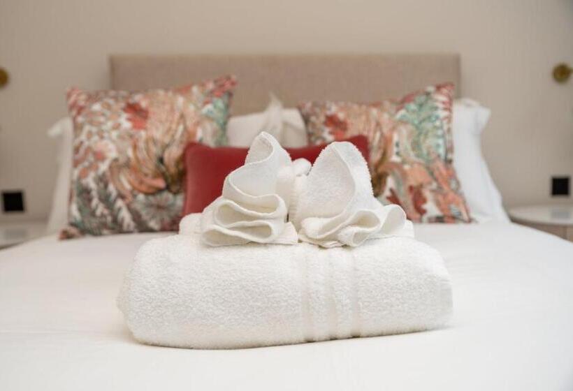 פנסיון Near Major Attractions | Comfortable | Tv