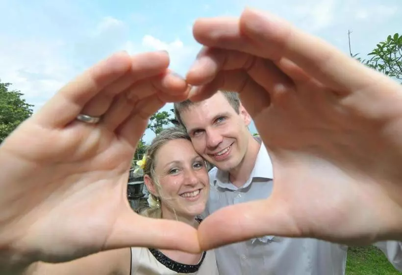 ペンション Tirta Ayu Hotel And Restaurant