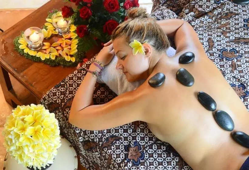 ペンション Tirta Ayu Hotel And Restaurant