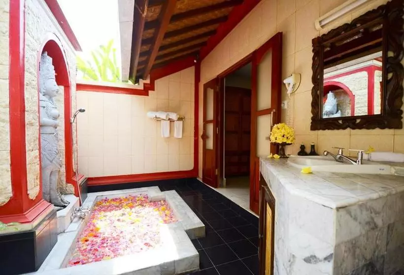 ペンション Tirta Ayu Hotel And Restaurant