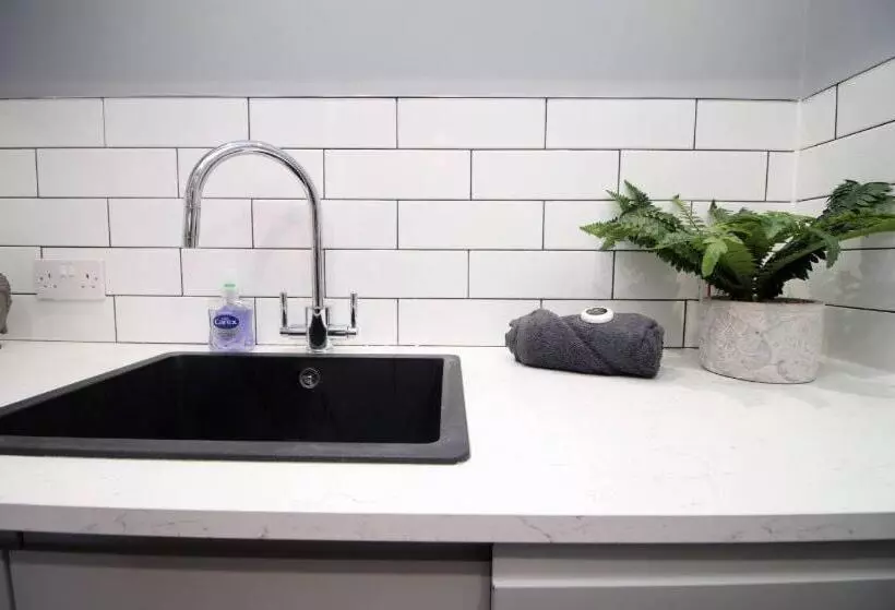 پانسیون Wyndham Road 3br Lin Pontcanna