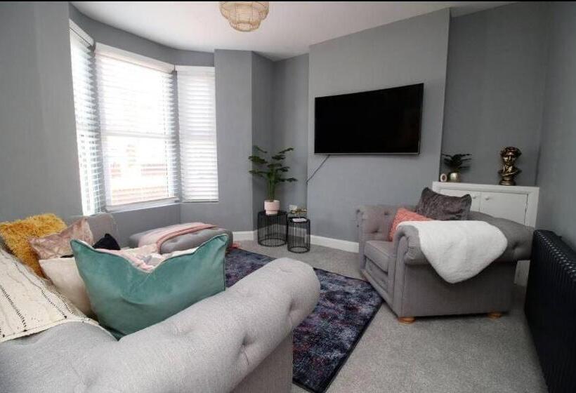 Pension (Hôtel basse catégorie) Wyndham Road 3br Lin Pontcanna