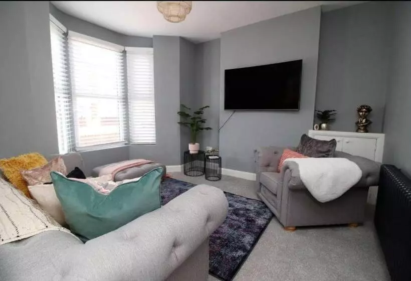 پانسیون Wyndham Road 3br Lin Pontcanna