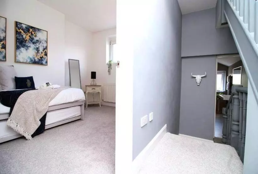 پانسیون Wyndham Road 3br Lin Pontcanna