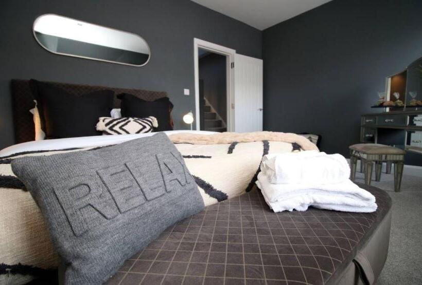 Pension (Hôtel basse catégorie) Wyndham Road 3br Lin Pontcanna