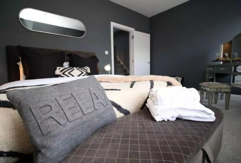 پانسیون Wyndham Road 3br Lin Pontcanna