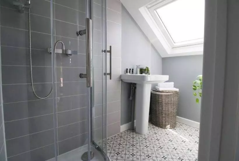 پانسیون Wyndham Road 3br Lin Pontcanna