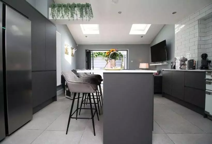 پانسیون Wyndham Road 3br Lin Pontcanna