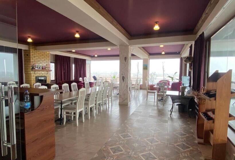 Uzumfermer Hotel & Winery