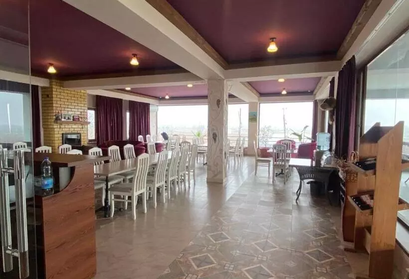 Uzumfermer Hotel & Winery