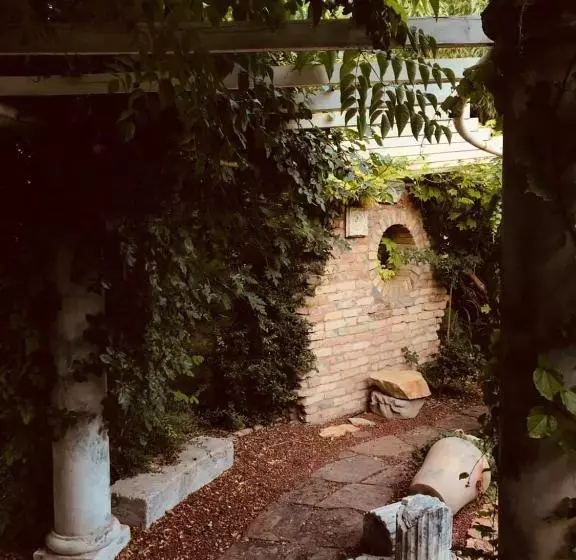 Uzumfermer Hotel & Winery