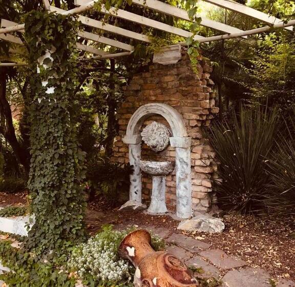 Uzumfermer Hotel & Winery