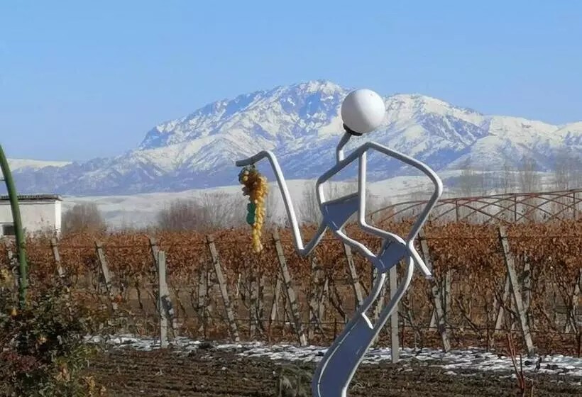 Uzumfermer Hotel & Winery