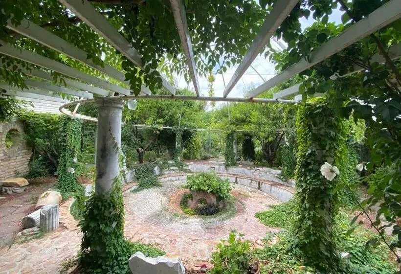 Uzumfermer Hotel & Winery