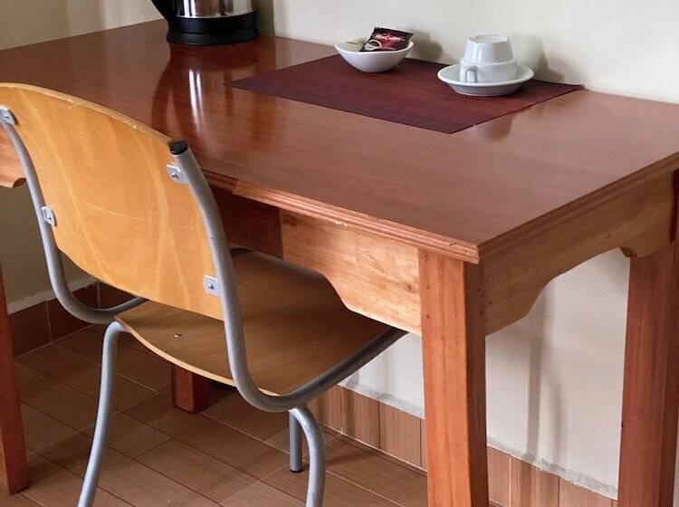 استراحتگاه Acacia Gardens Gilgil