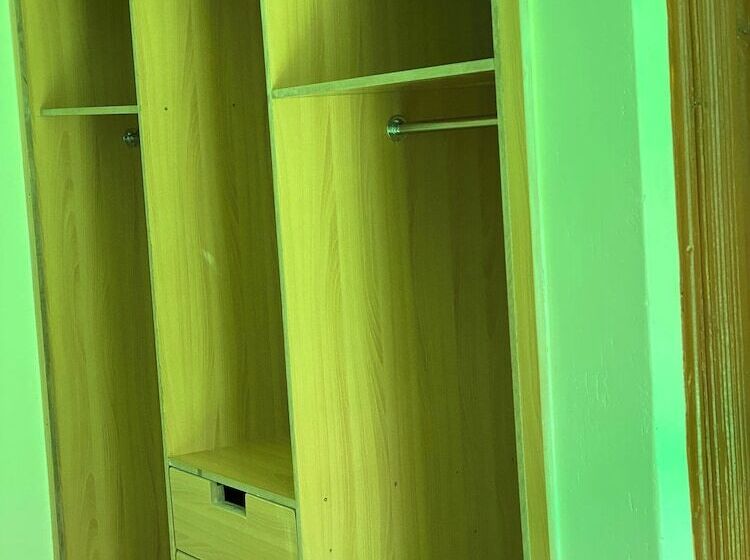 استراحتگاه Acacia Gardens Gilgil