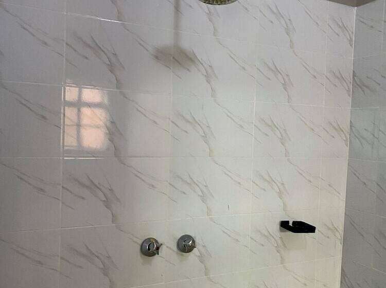 استراحتگاه Acacia Gardens Gilgil