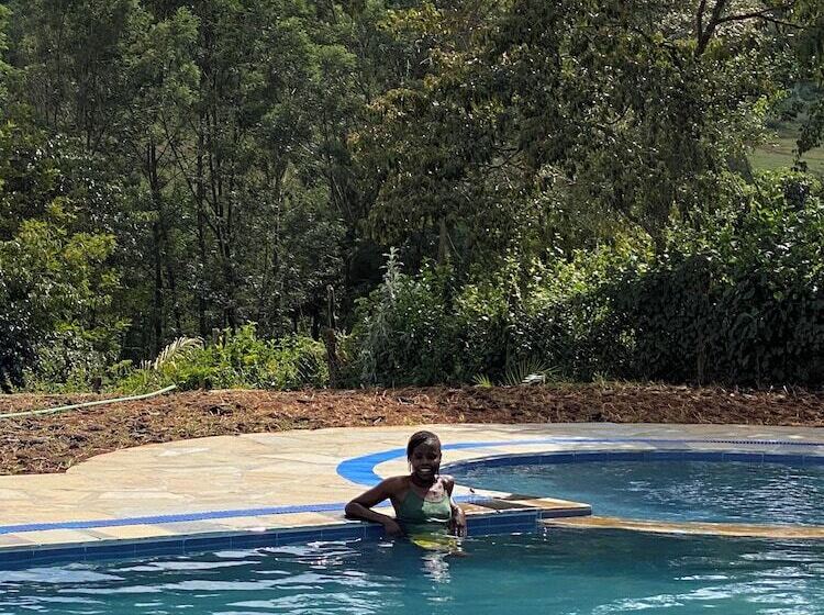 استراحتگاه Acacia Gardens Gilgil