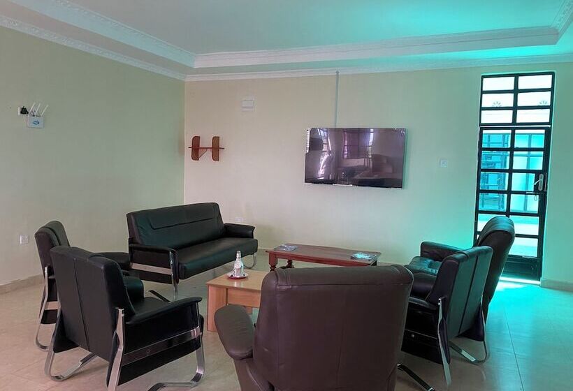 استراحتگاه Acacia Gardens Gilgil