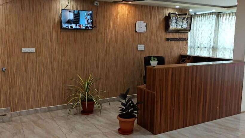 בית מלון כפרי Iroomz Suchira Lodge