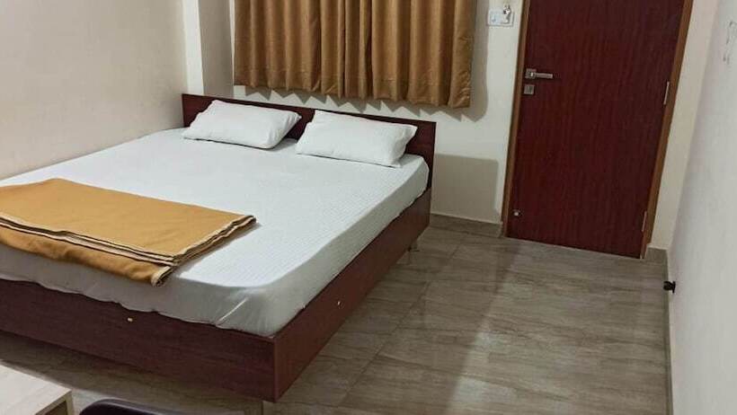 בית מלון כפרי Iroomz Suchira Lodge