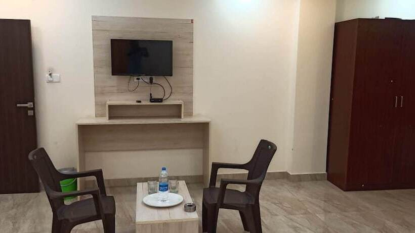 בית מלון כפרי Iroomz Suchira Lodge