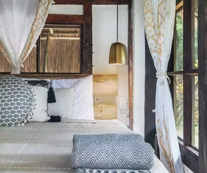 Hotelli Villa Santuario Lake Front Oasis