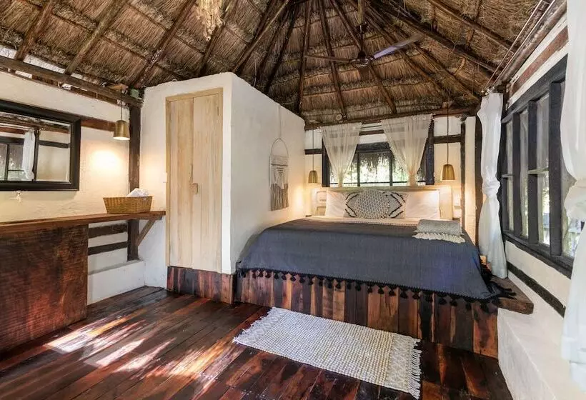 Hotelli Villa Santuario Lake Front Oasis