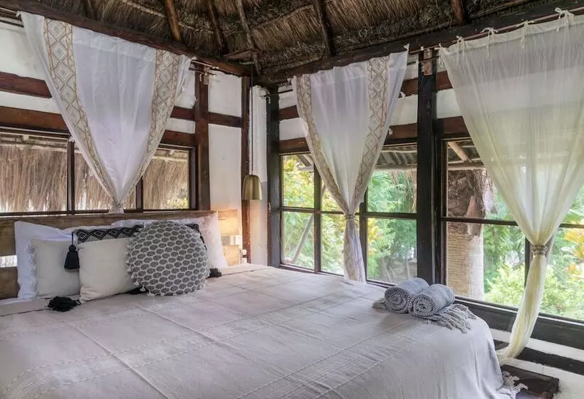 Hotelli Villa Santuario Lake Front Oasis