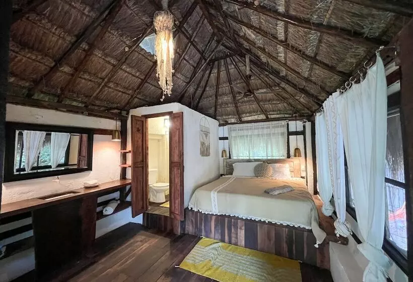 Hotelli Villa Santuario Lake Front Oasis