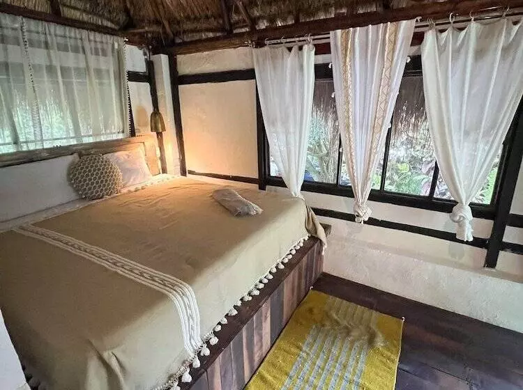 Hotelli Villa Santuario Lake Front Oasis