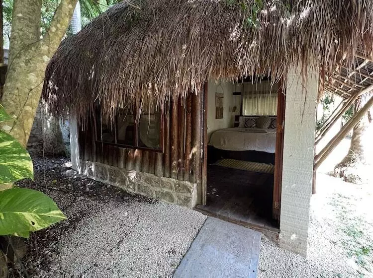 Hotelli Villa Santuario Lake Front Oasis