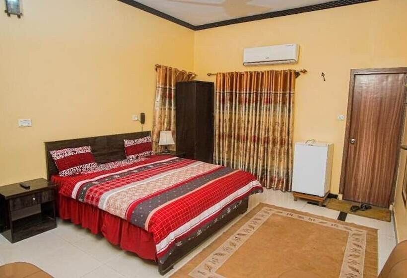 پانسیون Seasons Inn