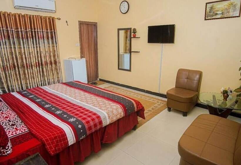 پانسیون Seasons Inn