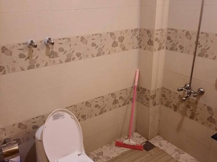 پانسیون Seasons Inn