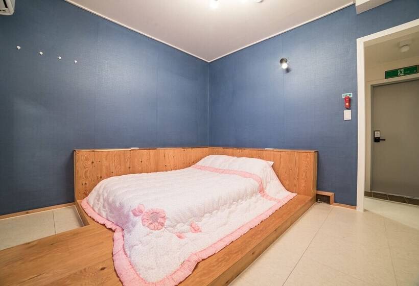 Yeosu Party Motel And Guest House