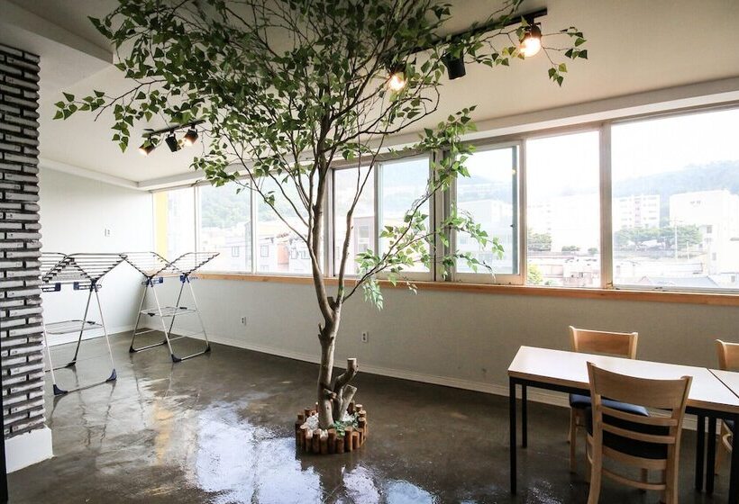 Yeosu Party Motel And Guest House