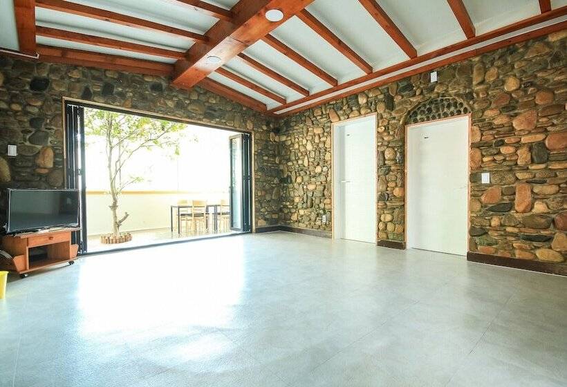 Yeosu Party Motel And Guest House