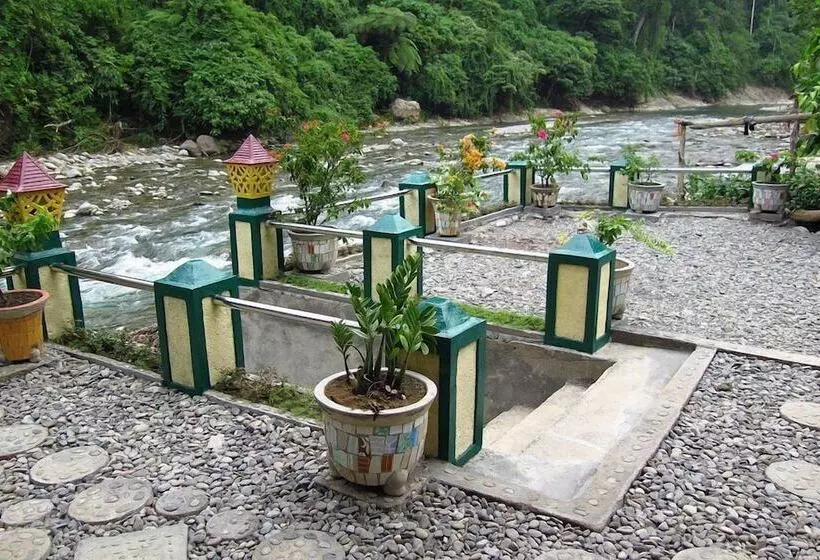 Hotelli Indra Valley Inn Bukit Lawang