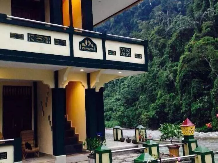 Hotelli Indra Valley Inn Bukit Lawang