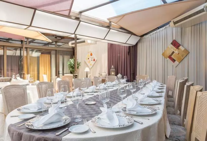 ホテル Restaurant Laurent Perreal