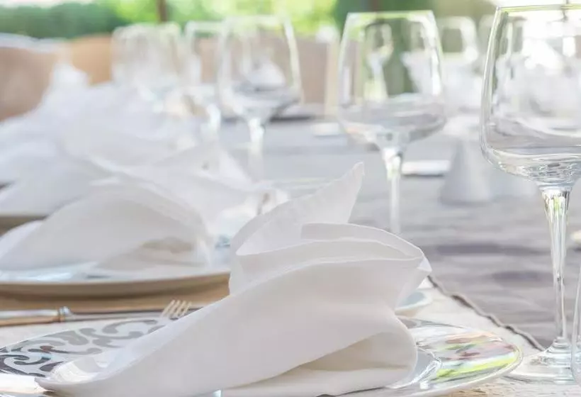 ホテル Restaurant Laurent Perreal