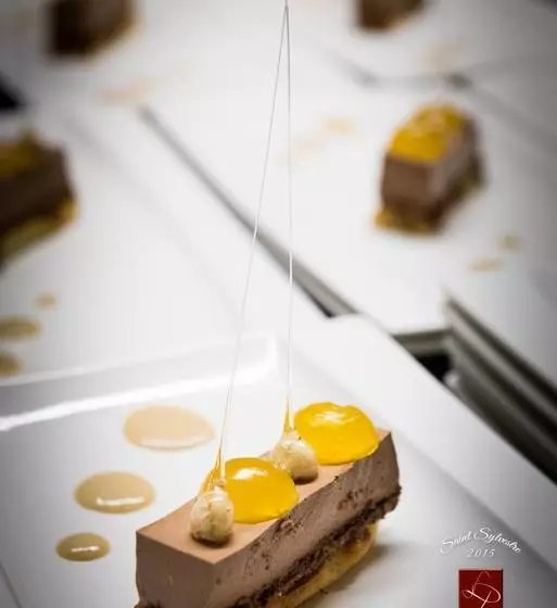 ホテル Restaurant Laurent Perreal