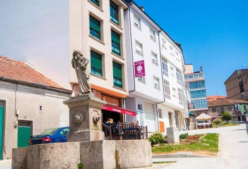 هتل Pension Restaurante Casa Camiño