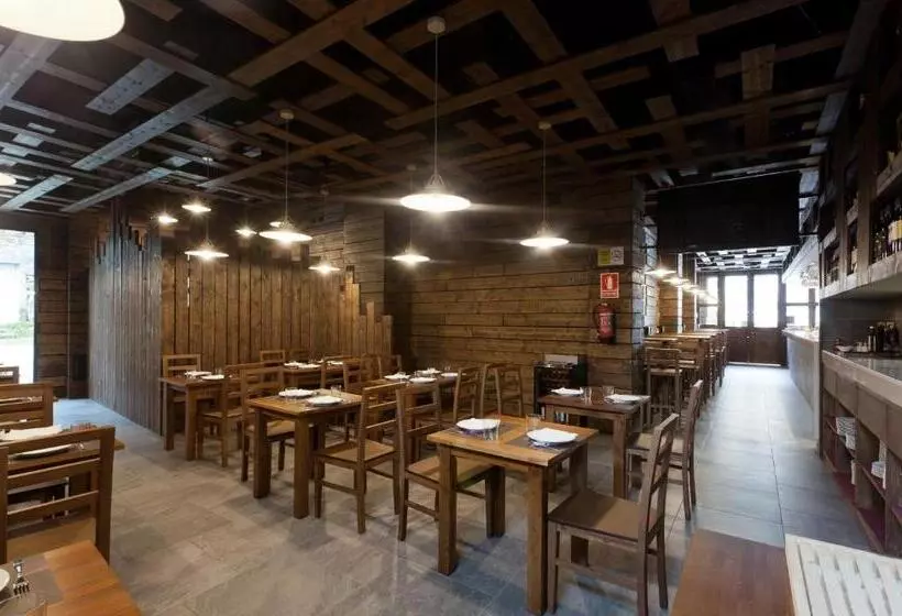 هتل Pension Restaurante Casa Camiño