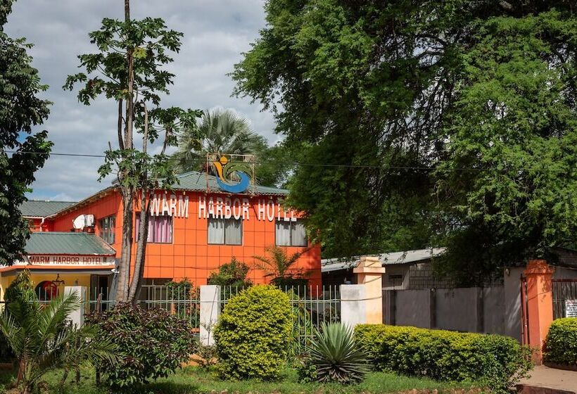 هتل Warm Harbor