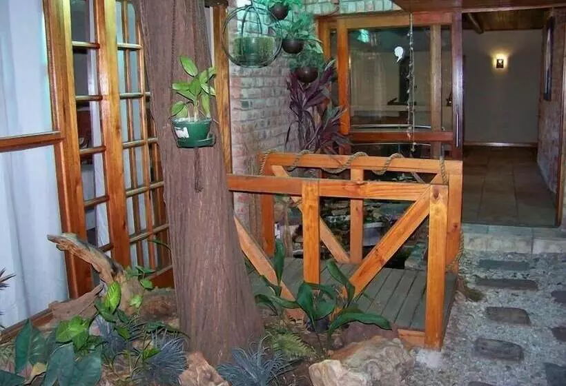 پانسیون A La Martha S Airport Guest House