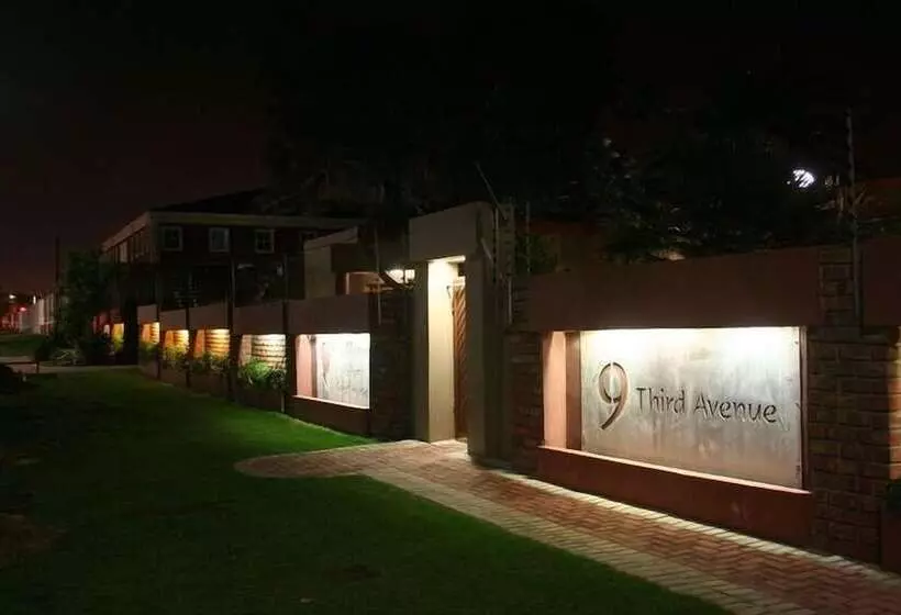 پانسیون A La Martha S Airport Guest House