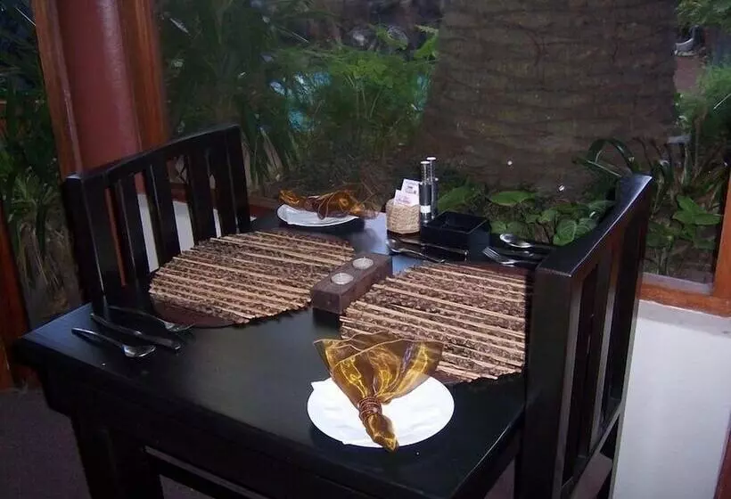 پانسیون A La Martha S Airport Guest House