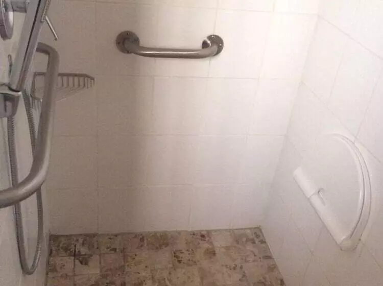 پانسیون A La Martha S Airport Guest House